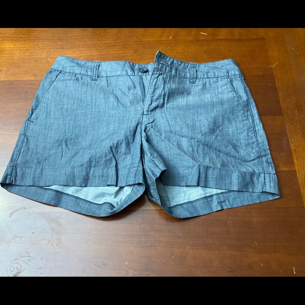 Banana Republic ladies shorts are a size 10.